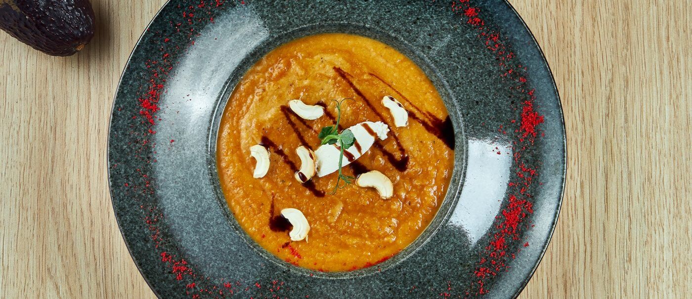 Leckere Karottensuppe mit Cashewnüssen